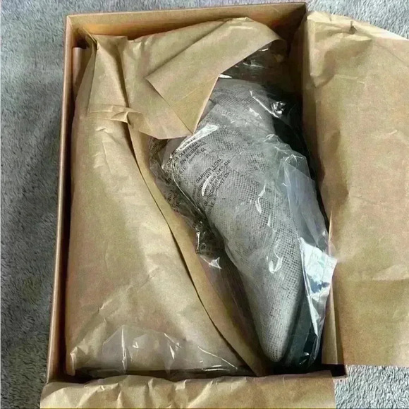 Gentle Souls by Kenneth Cole Neptune Bootie Size 6.5M NIB - Picture 4 of 11